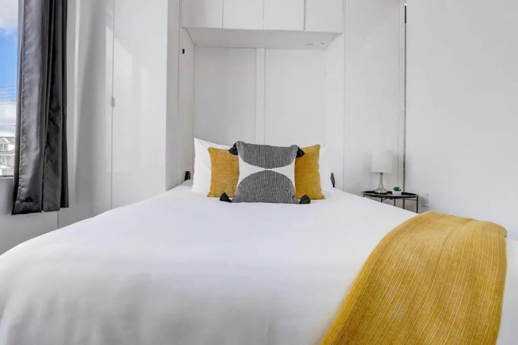 Kcm Mikros Smart 8 Apartment Cleveland